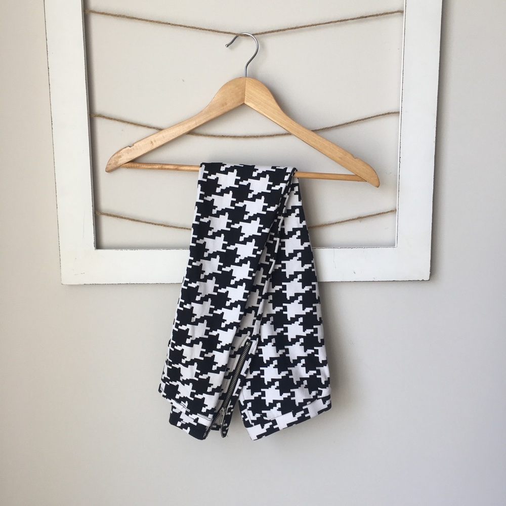 Black & White Houndstooth High Waisted Leggings